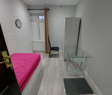 4 bedroom semi-detached house to rent - Photo 4