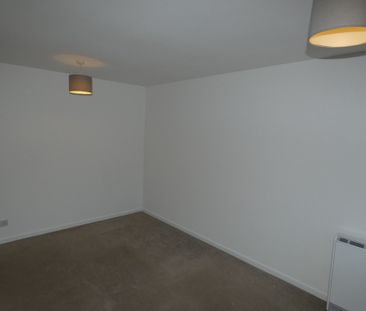1 bed Studio Apartment - To Let - Photo 5