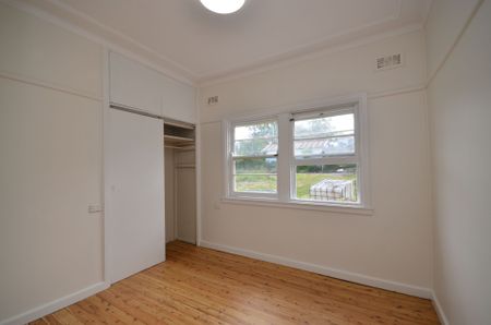 Renovated 3 Bedroom House!! - Photo 4
