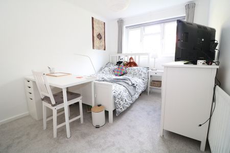 South Terrace Dorking, Surrey - 2 bedrooms Property for lettings - Seymours - Photo 3