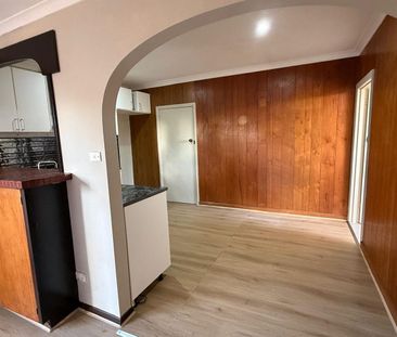 Newly Renovated & Spacious: 3-Bed Family Home - Photo 3