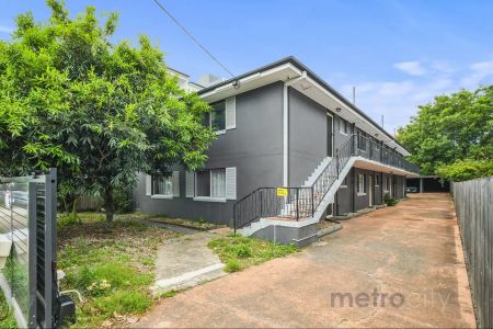 “Bright, Breezy & Perfectly West End!” - Photo 2