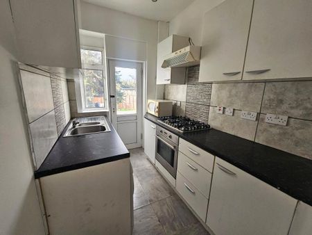 3 bedroom terraced house to rent - Photo 5