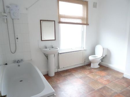 3 bedroom terraced house to rent - Photo 5
