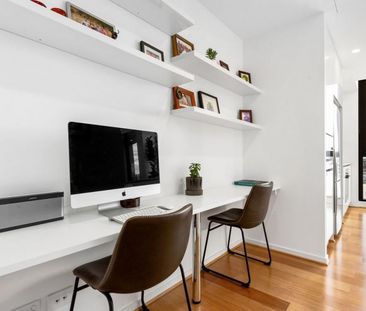 LUXURY 2 BEDROOM APARTMENT WITH BREATH-TAKING CITY VIEW - Photo 1