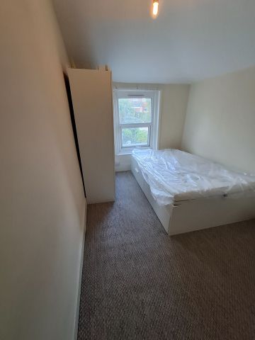Room in a Shared House, Brickfield Road, SO17 - Photo 4