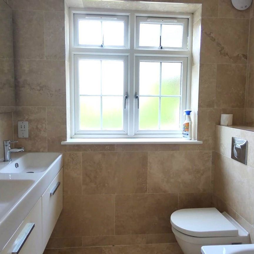 4 bed end terrace to rent - Photo 1