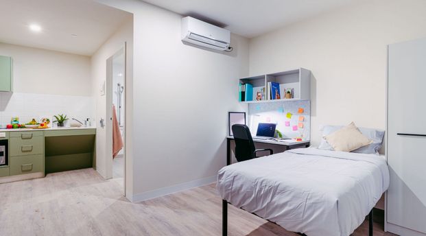 A large studio apartment equipped with a separate bathroom and kitchen. 【2 weeks rent free】 - Photo 1