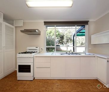 6 Sumersett Avenue Oakleigh South VIC - Photo 4