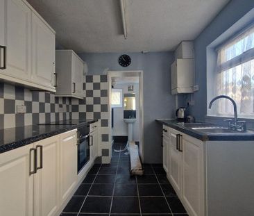 3 bedroom terraced house to rent - Photo 6