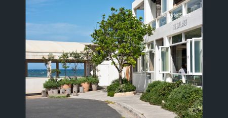 Beachside apartment in convenient location - Photo 2