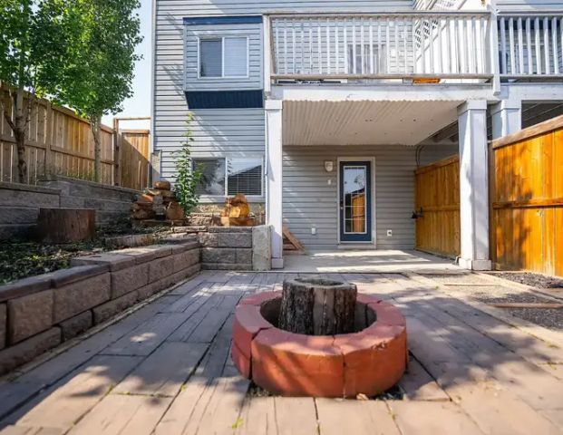 One-bedroom walkout basement suite in Panaroma NW | Calgary - Photo 1