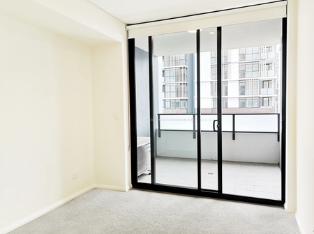 Modern 2 Bed Apartment in South Village - Prime Convenience - Photo 2