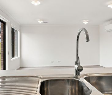 NEW BUILD HOME FOR RENT IN LARA - Photo 3