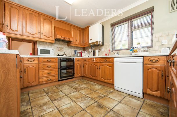 4 bedroom detached to rent Biddel Springs, Highworth - Photo 1
