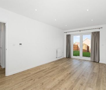 3 bedroom detached house to rent - Photo 3