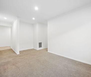 SPACIOUS FAMILY HOME IN SOUGHT AFTER LOCATION - Photo 2