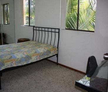 Spacious 4 Bedroom Home - Photo 2
