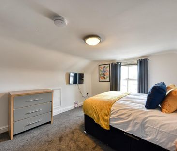 1 bedroom in a house share to rent - Photo 2