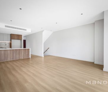 Brand New Luxury 3-Bedroom Townhouse in Prime Box Hill Location - Photo 1