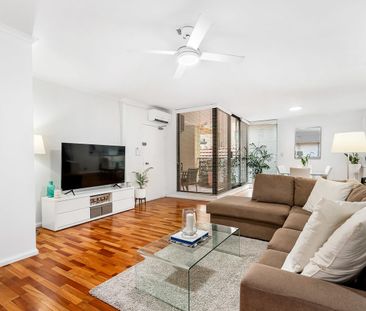 Stylish ultra large one bedroom apartment - Photo 1