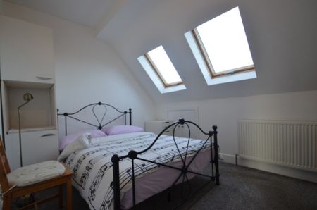 3 bedroom Apartment to rent - Photo 2