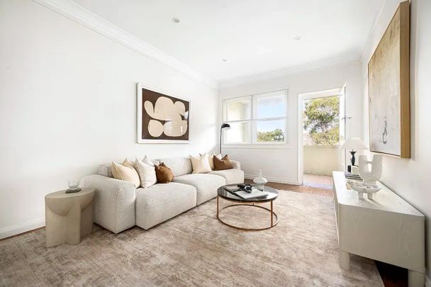 Quiet Top-Floor Art Deco With Ocean Outlook & Double Parking - Photo 1