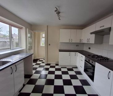 3 bedroom semi-detached house to rent - Photo 2