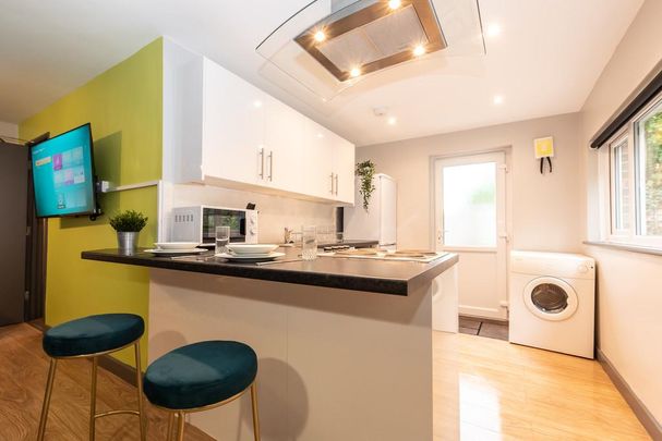 4 bedroom semi-detached house to rent - Photo 1