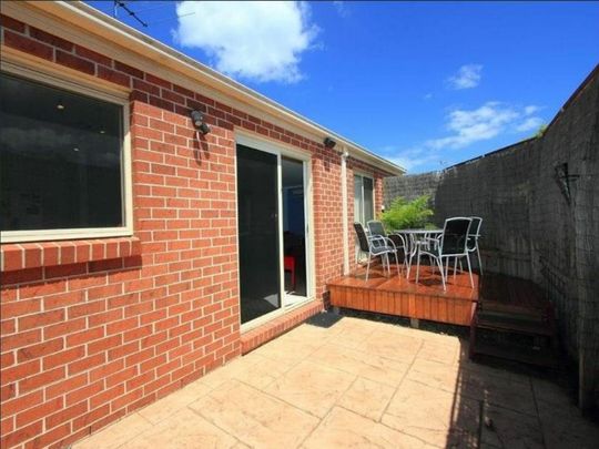 LARGE 3 BEDROOM UNIT WITH DOUBLE GARAGE - Photo 1