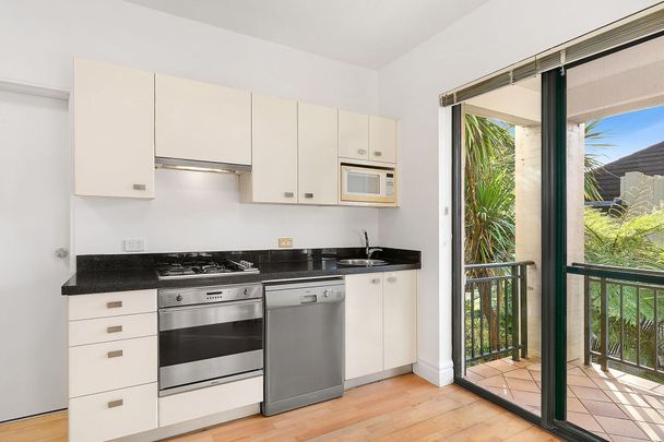 ** Deposit Taken, $650/Wk ** - Photo 1