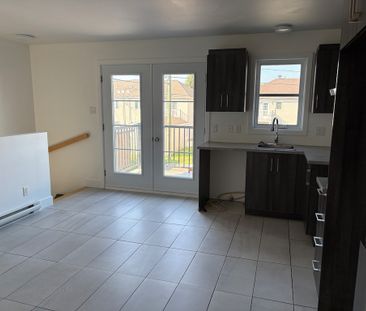 Grand 5 1/2 à Louer - Photo 1