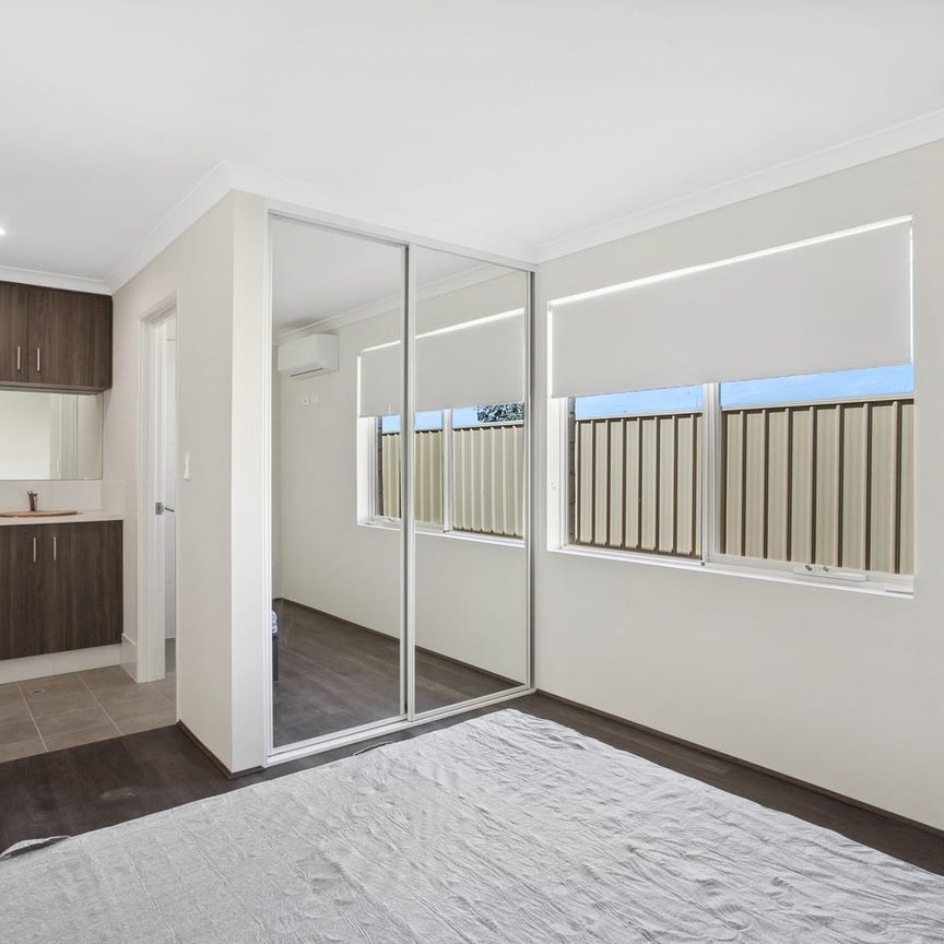 Private Ensuite Room in Modern Co-Living Home - Ideal for FIFO & Working Professionals ($350pw - Not Whole House) - Photo 1