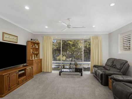 Peaceful, Convenient Living in the Heart of Nerang! - Photo 2