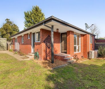 Two bedroom unit in a great location - Photo 4