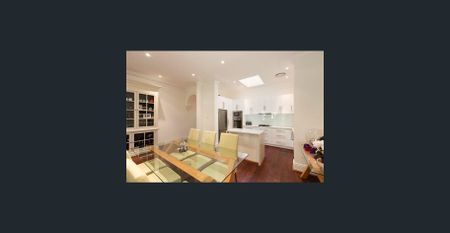 Classic Oversized 3-Bedroom Apartment With Parking - Photo 3