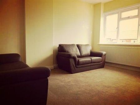 3 bedroom flat to rent - Photo 3