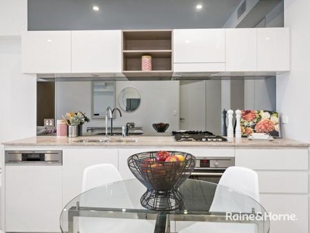 Luxury Bright North-Facing Apartment - Photo 5