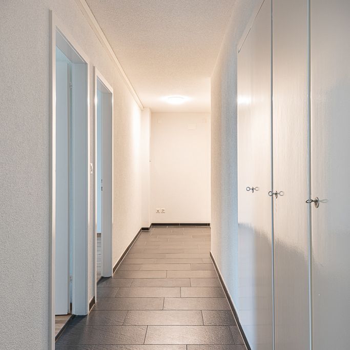 MODERNE UND HELLE WOHNUNG ZU VERMIETEN - Foto 1