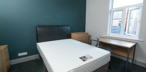 1 bedroom in a house share to rent - Photo 2