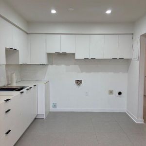 À louer appartement 4-1/2 non chauffé 3e étages - Photo 2