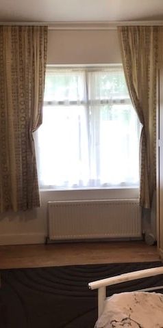 Room in a Shared House, North Circular Road, NW10 - Photo 1