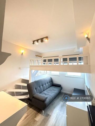 Studio to rent - Photo 2