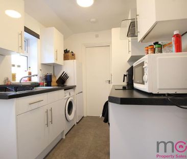 3 bedroom semi-detached house to rent - Photo 4