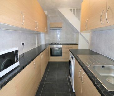 2 bedroom semi-detached house to rent - Photo 5