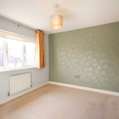 4 bedroom property to rent in Bracknell - Photo 1