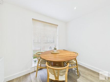 4 bedroom semi-detached house to rent - Photo 3