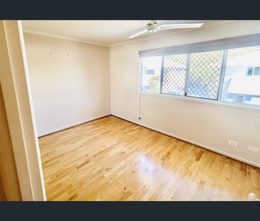 18 Lake Weyba Drive, Noosaville, Qld 4566 - Photo 6