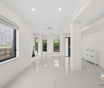 Stunning 4-Bed Home with Facilities â Mansfield Catchment - Photo 2