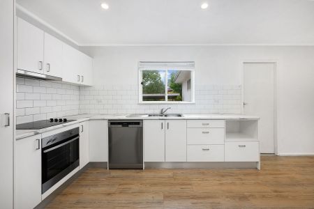 Cute, Convenient Character Home - Walk to Everything! - Photo 5